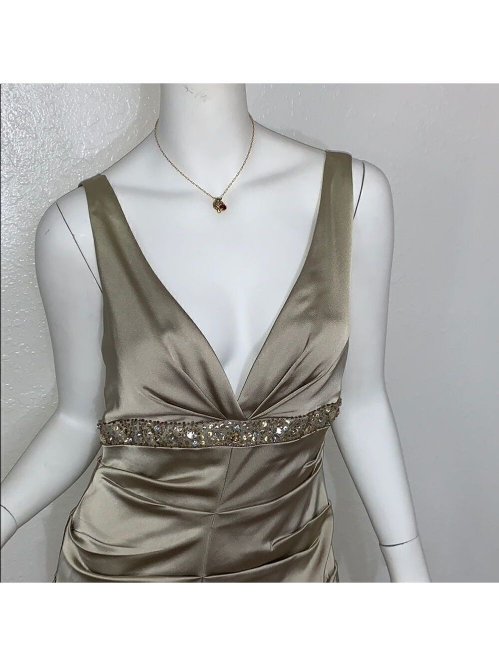 WOMEN’S XSCAPE CHAMPAGNE SATIN BODYCON DRESS SIZE 12 ROUCHED STRETCH COCKTAIL - Picture 3 of 7